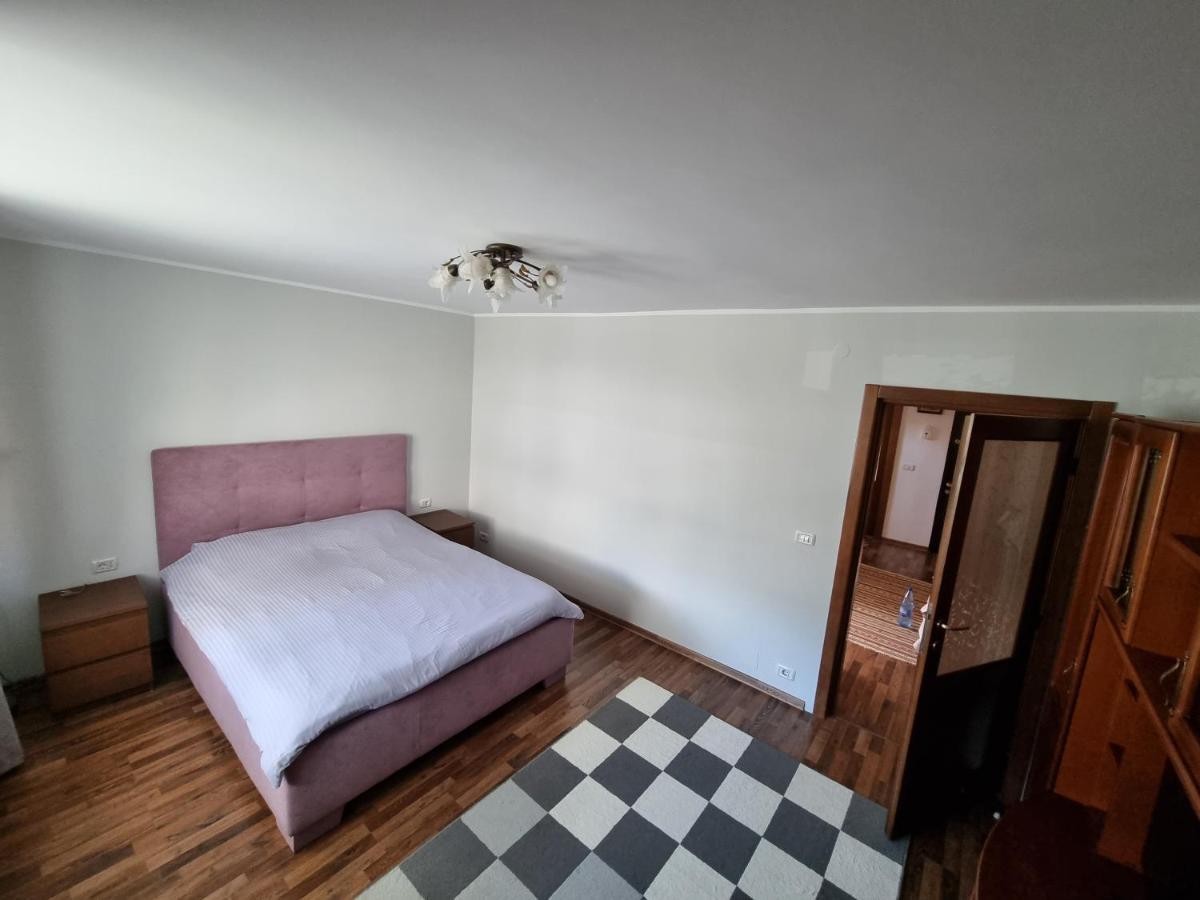 Yla Apartments Piatra Neamţ Esterno foto