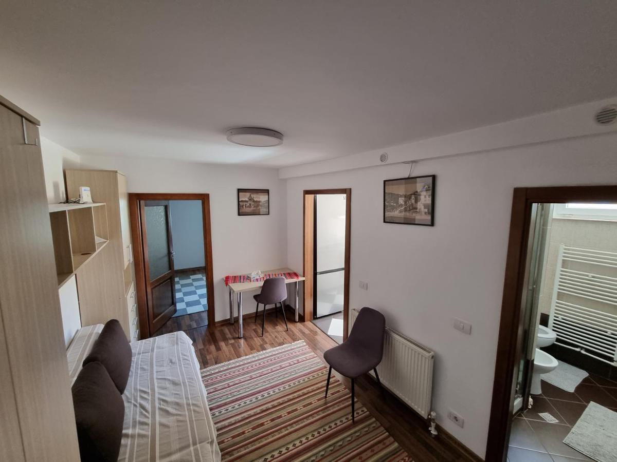 Yla Apartments Piatra Neamţ Esterno foto